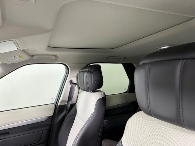 new 2025 Land Rover Discovery car, priced at $79,300
