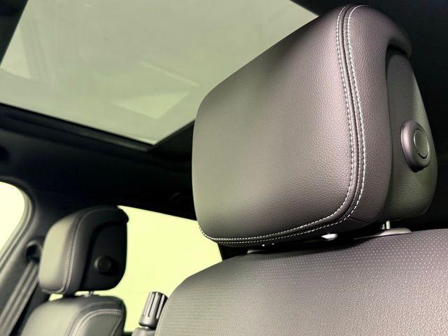 new 2025 Land Rover Discovery car, priced at $64,725