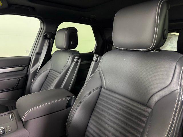 new 2025 Land Rover Discovery car, priced at $79,775
