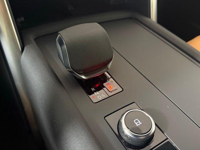 new 2025 Land Rover Discovery car, priced at $73,668