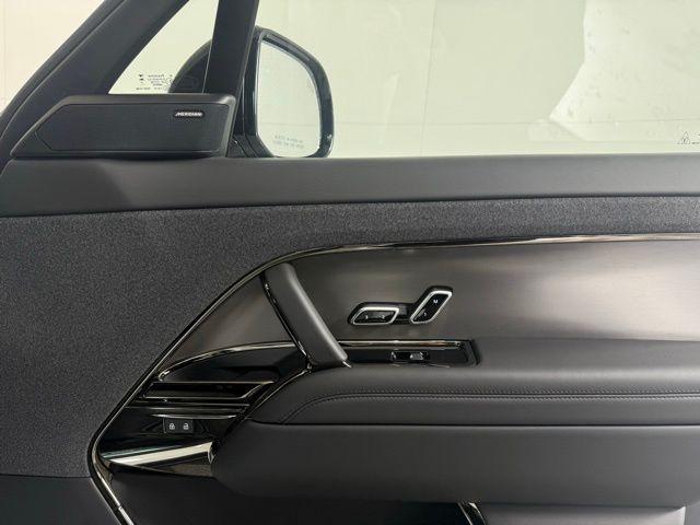 new 2025 Land Rover Range Rover Sport car, priced at $121,365