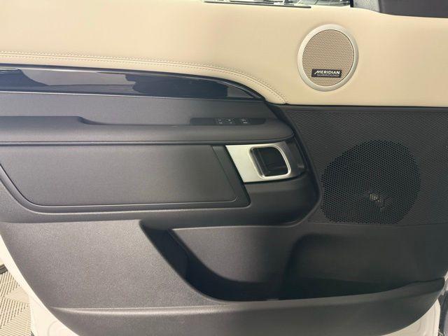 new 2025 Land Rover Discovery car