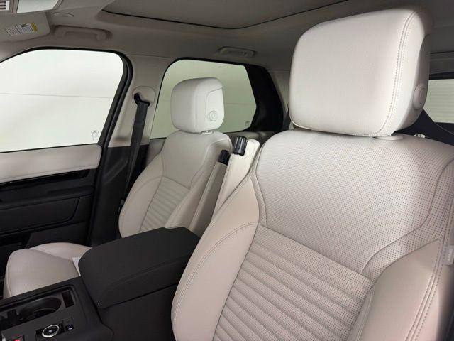 new 2025 Land Rover Discovery car