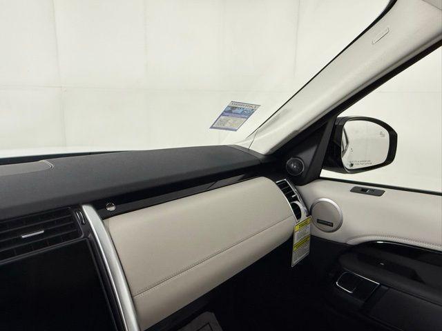 new 2025 Land Rover Discovery car