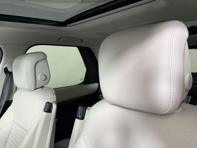 new 2025 Land Rover Discovery car