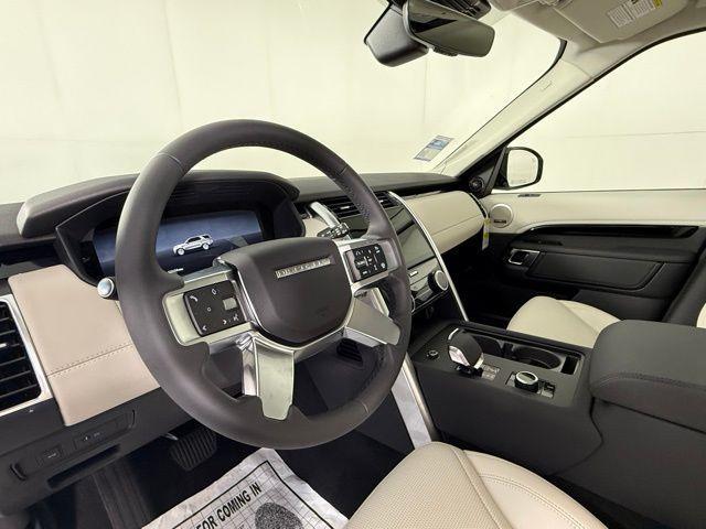 new 2025 Land Rover Discovery car