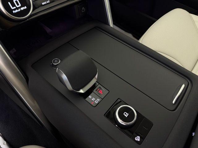 new 2025 Land Rover Discovery car