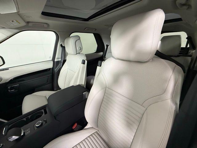 new 2025 Land Rover Discovery car