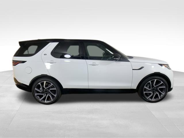 new 2025 Land Rover Discovery car, priced at $70,353