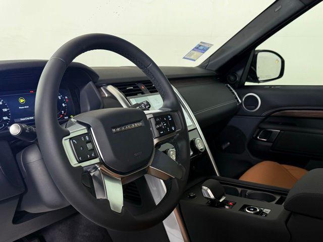 new 2025 Land Rover Discovery car, priced at $69,625