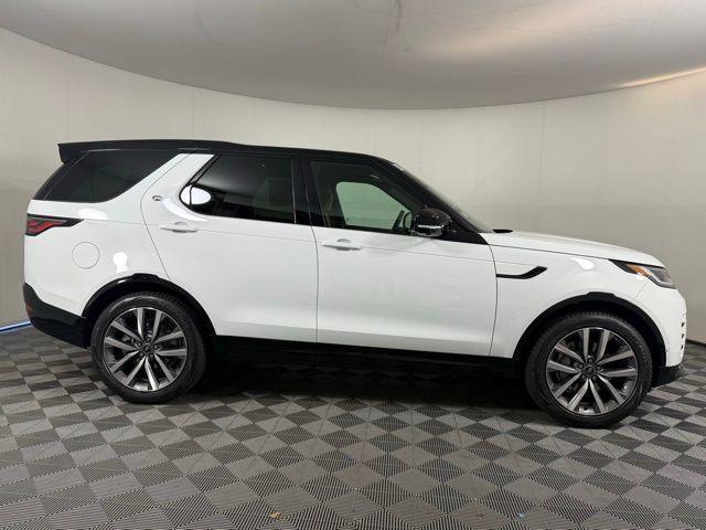 new 2025 Land Rover Discovery car, priced at $69,625