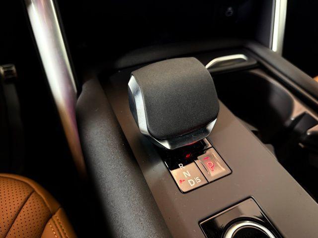 new 2025 Land Rover Discovery car, priced at $69,625