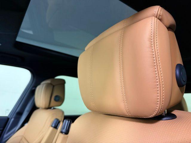 new 2025 Land Rover Discovery car, priced at $69,625