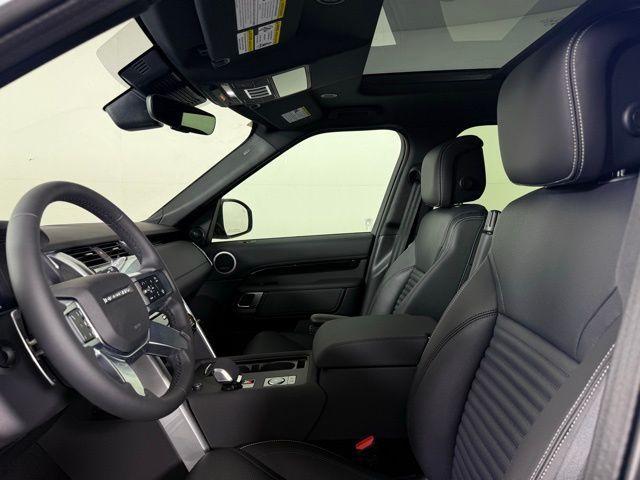 new 2025 Land Rover Discovery car, priced at $64,725