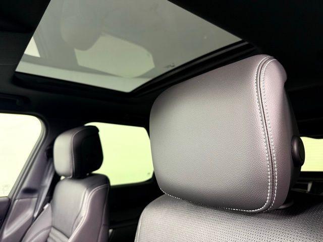 new 2025 Land Rover Discovery car, priced at $64,725