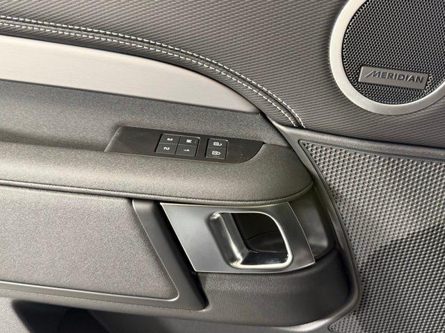 new 2025 Land Rover Discovery car