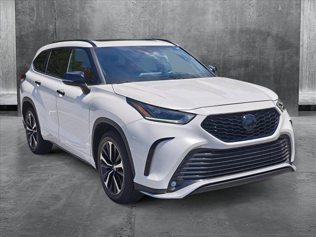 used 2021 Toyota Highlander car, priced at $32,284