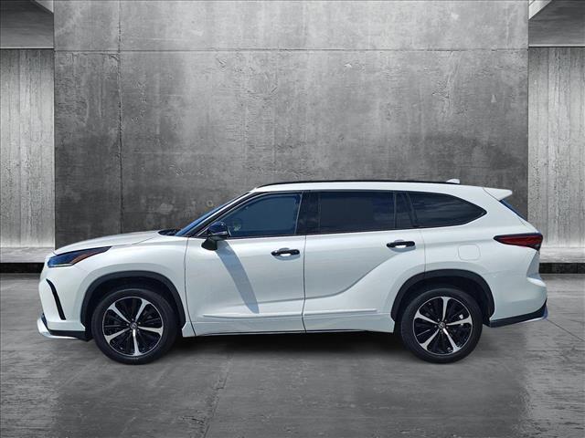 used 2021 Toyota Highlander car, priced at $32,284