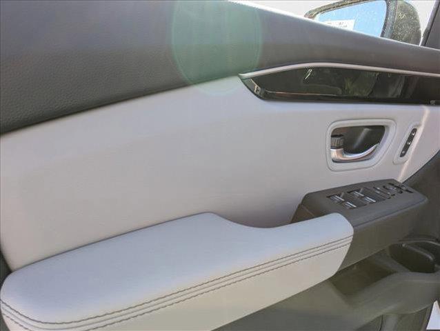 new 2025 Honda Pilot car, priced at $45,450