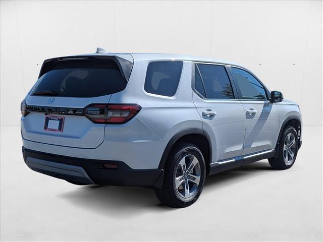 new 2025 Honda Pilot car, priced at $45,450