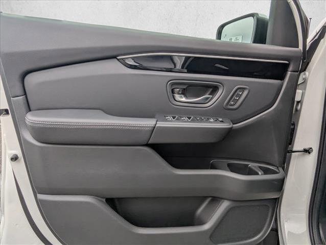 new 2025 Honda Pilot car, priced at $46,180