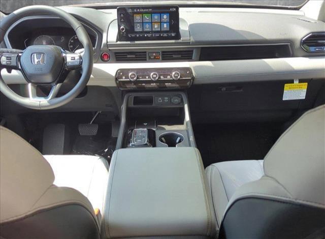 new 2025 Honda Pilot car, priced at $45,680