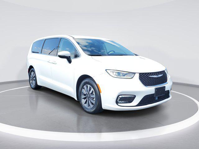 used 2023 Chrysler Pacifica Hybrid car, priced at $28,764