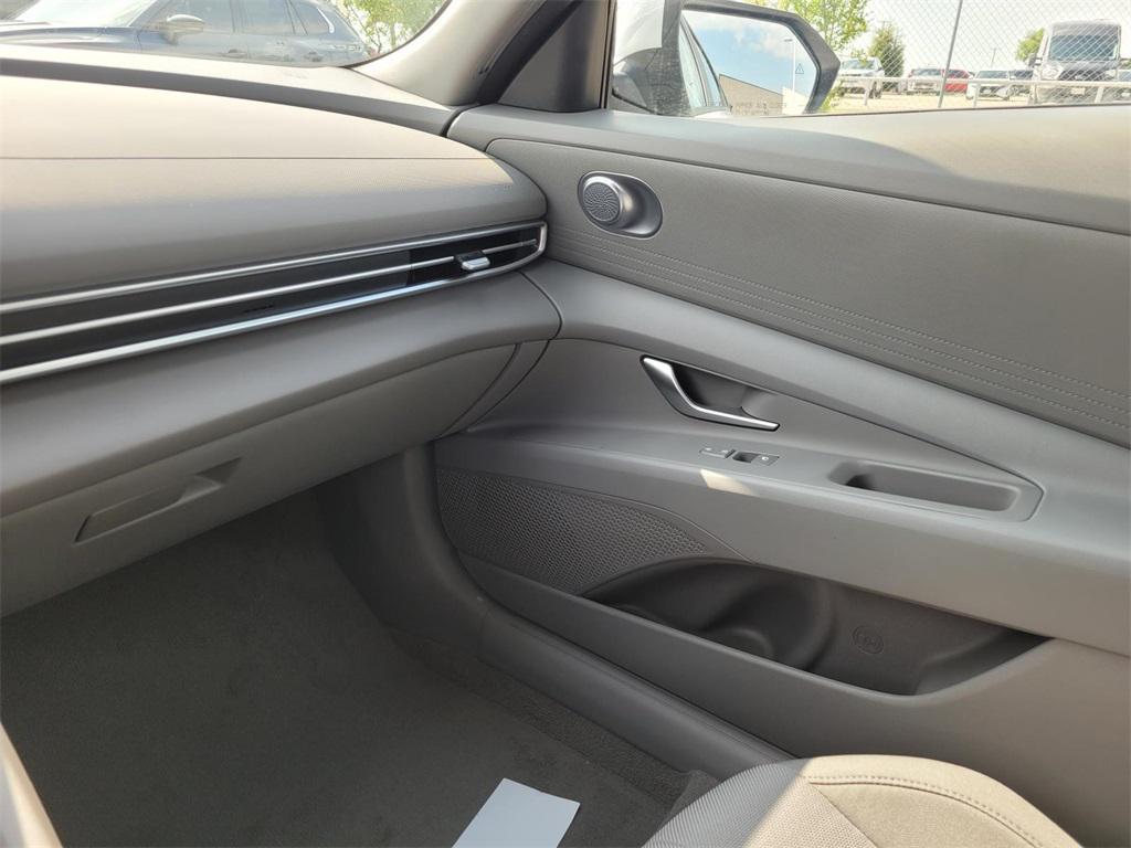 new 2025 Hyundai Elantra car, priced at $19,999