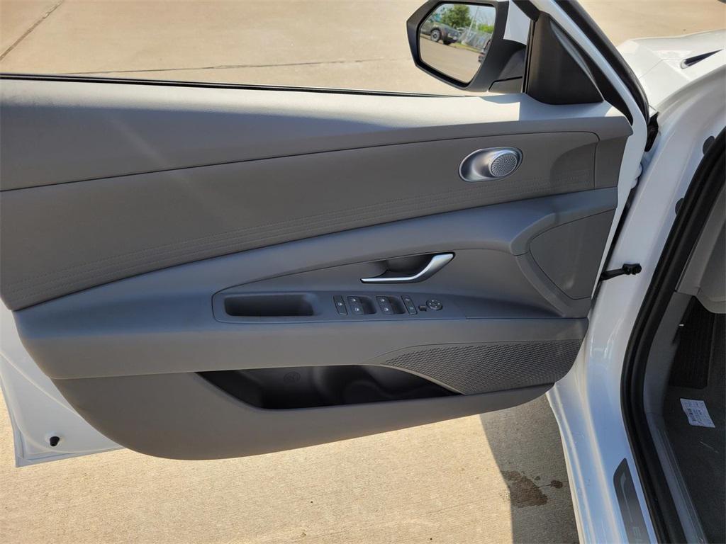 new 2025 Hyundai Elantra car, priced at $19,999