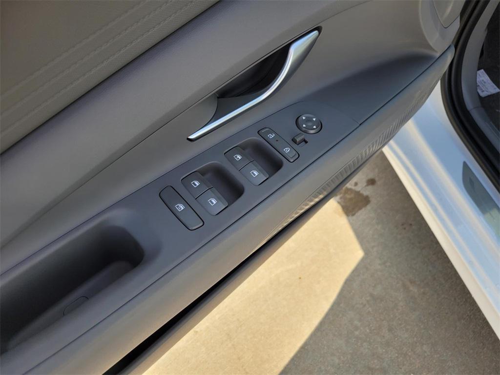 new 2025 Hyundai Elantra car, priced at $19,999