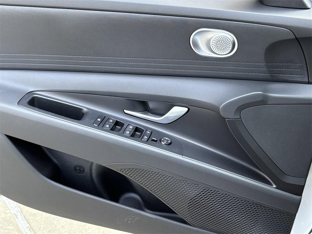 new 2025 Hyundai Elantra car, priced at $19,899