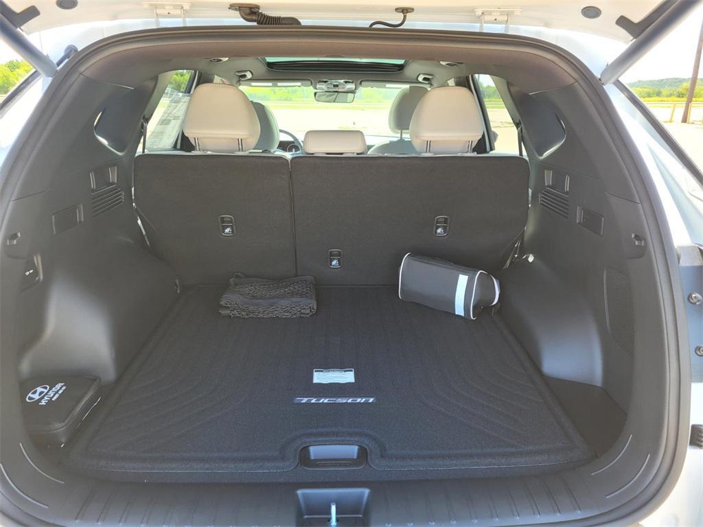 new 2025 Hyundai TUCSON Hybrid car, priced at $42,610
