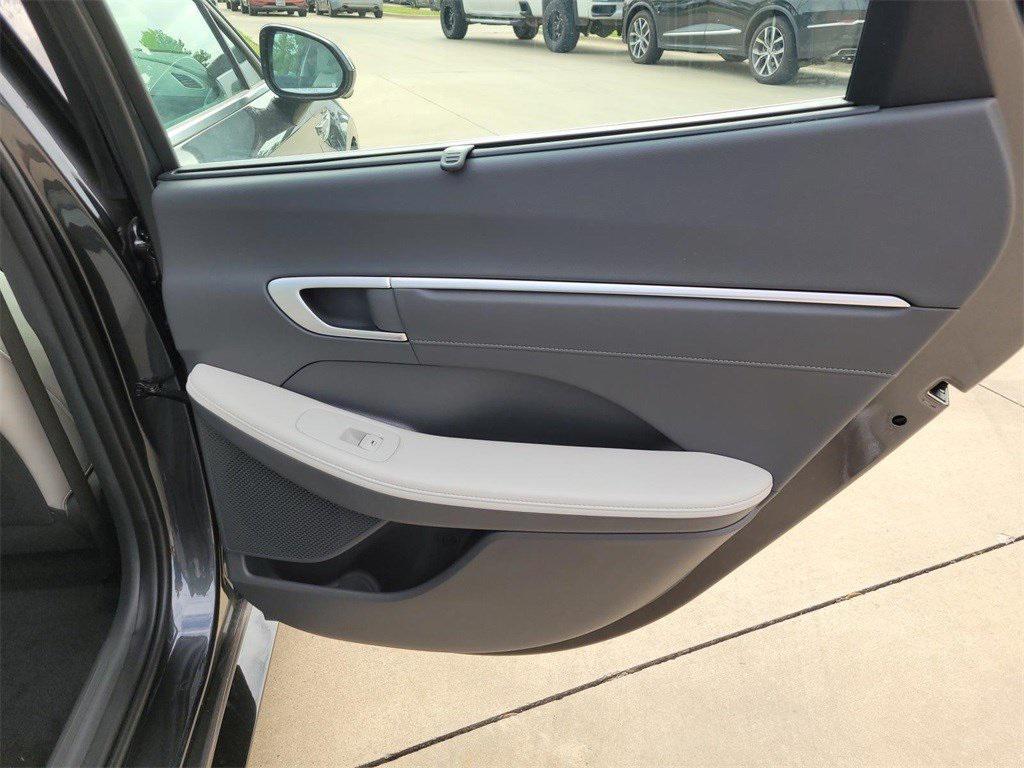new 2025 Hyundai Sonata Hybrid car, priced at $33,891