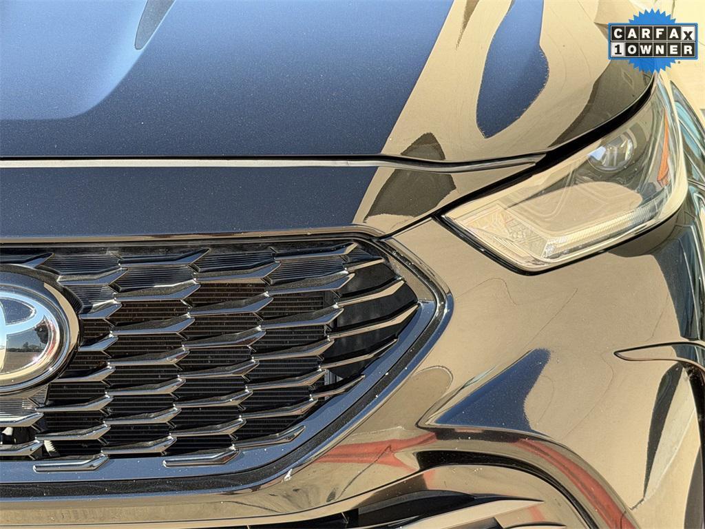 used 2022 Toyota Highlander car, priced at $31,578