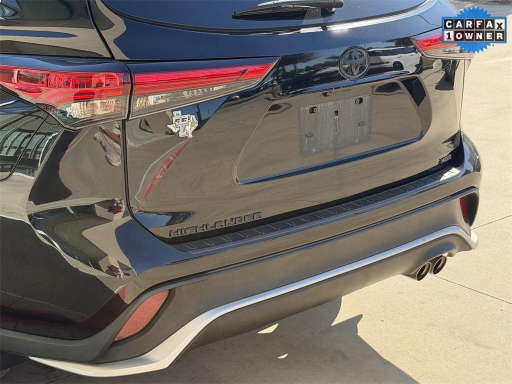 used 2022 Toyota Highlander car, priced at $31,578