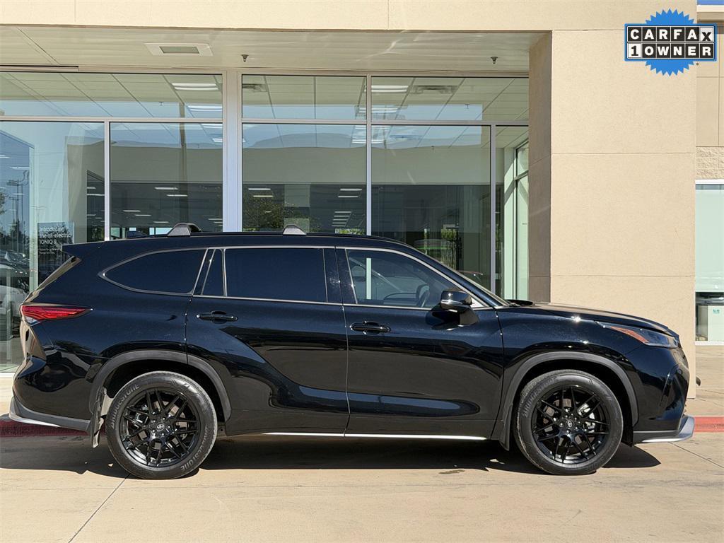 used 2022 Toyota Highlander car, priced at $31,578