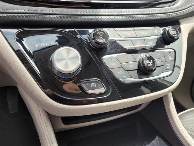 used 2022 Chrysler Pacifica Hybrid car, priced at $27,800