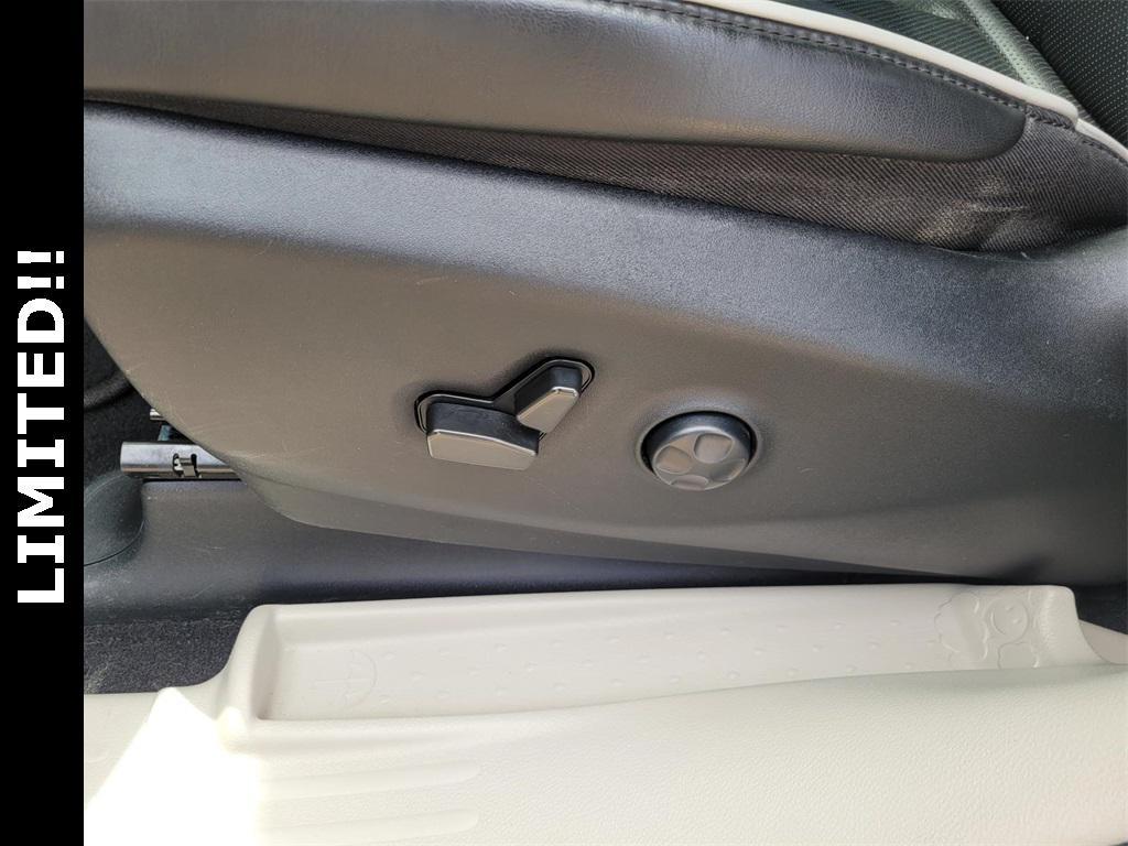 used 2022 Chrysler Pacifica Hybrid car, priced at $23,695