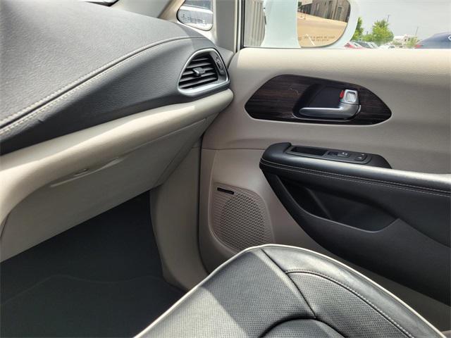 used 2022 Chrysler Pacifica Hybrid car, priced at $27,800