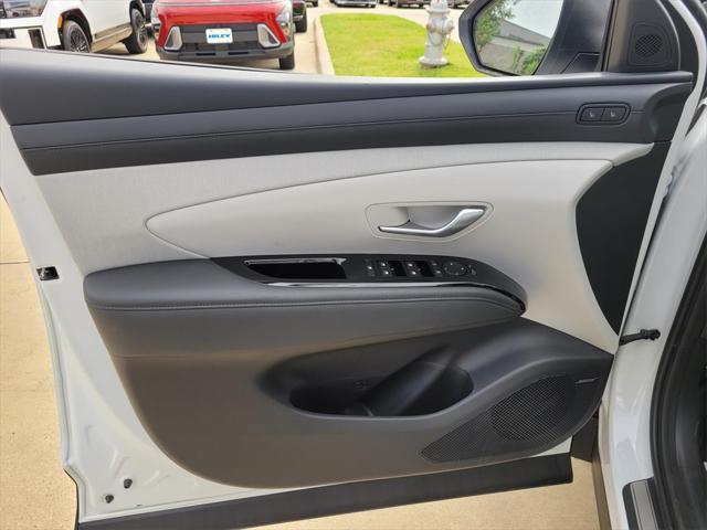 new 2025 Hyundai TUCSON Hybrid car, priced at $42,635