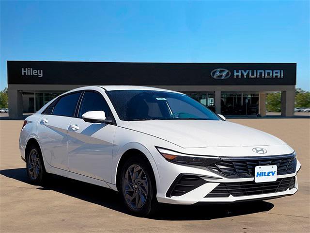 new 2025 Hyundai Elantra HEV car, priced at $26,775