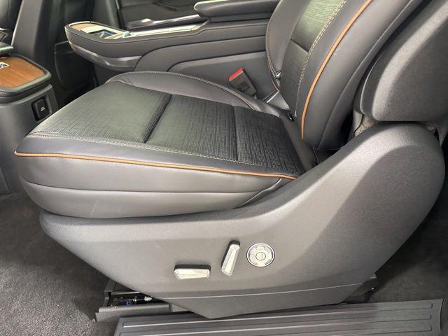 new 2025 Lincoln Navigator car, priced at $122,835