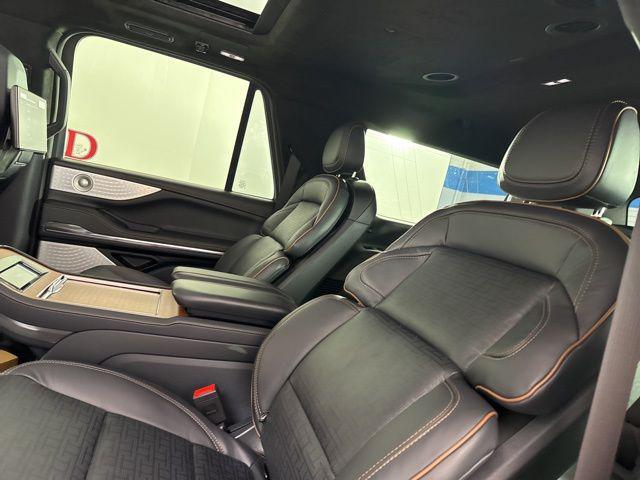 new 2025 Lincoln Navigator car, priced at $122,835