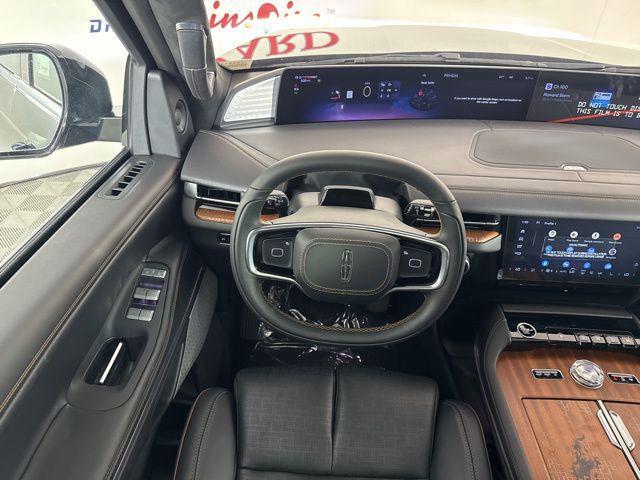 new 2025 Lincoln Navigator car, priced at $122,835
