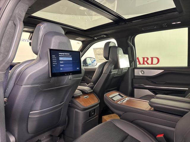 new 2025 Lincoln Navigator car, priced at $122,835