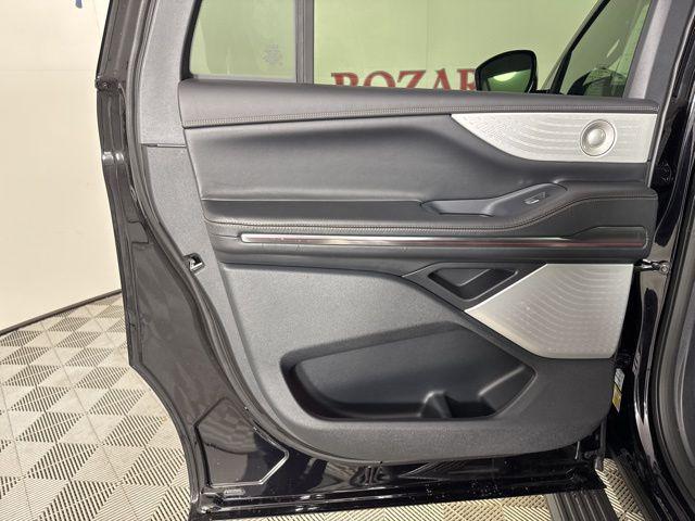 new 2025 Lincoln Navigator car, priced at $122,835
