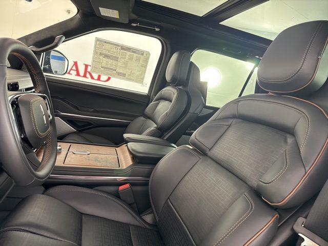 new 2025 Lincoln Navigator car, priced at $122,835