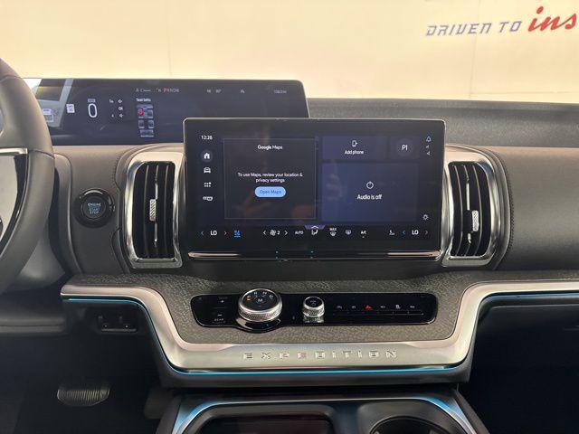 new 2025 Ford Expedition car, priced at $82,398