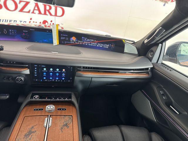 new 2025 Lincoln Navigator car, priced at $123,435