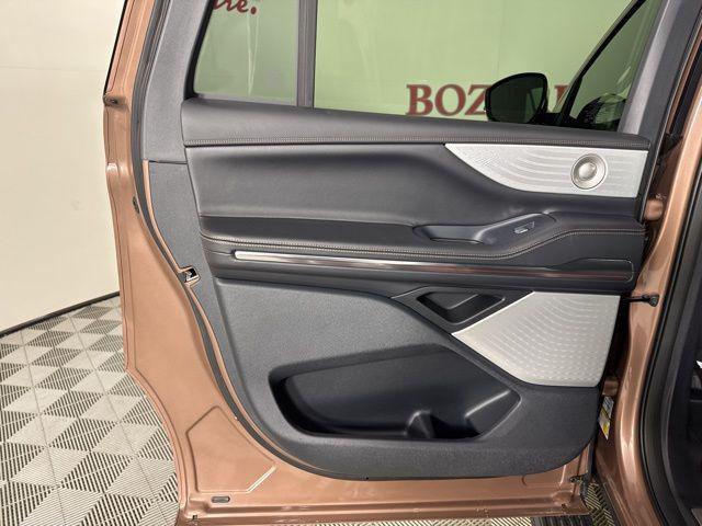 new 2025 Lincoln Navigator car, priced at $123,435